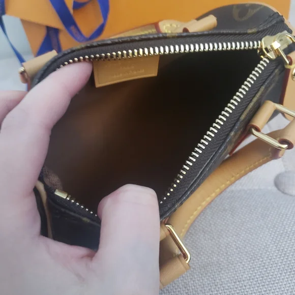LV 2022 Nano Speedy model w/ detachable strap - Picture 11 of 16